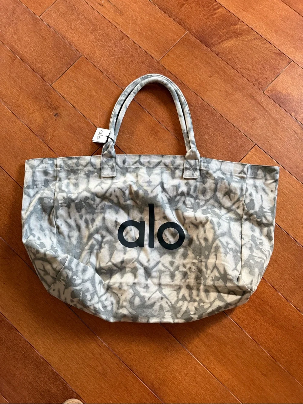 NWT ALO Yoga Gray Tie-Dye Canvas Tote with Black Logo